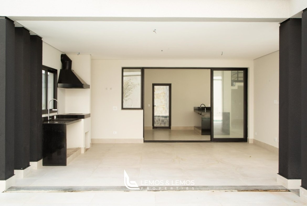 WhatsApp Image 2025-05-08 at 17.30.19 (1)