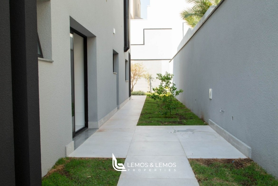 WhatsApp Image 2025-05-08 at 17.30.21 (1)