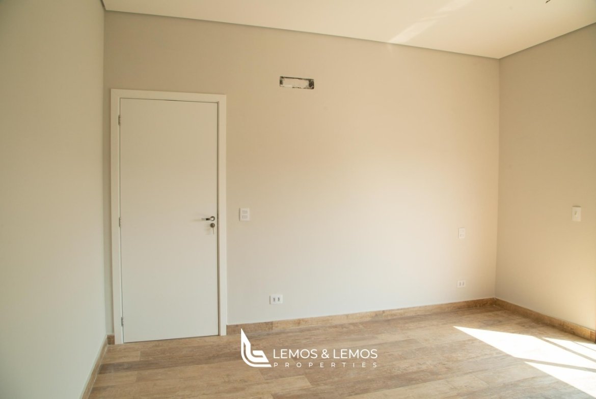 WhatsApp Image 2025-05-08 at 17.30.22