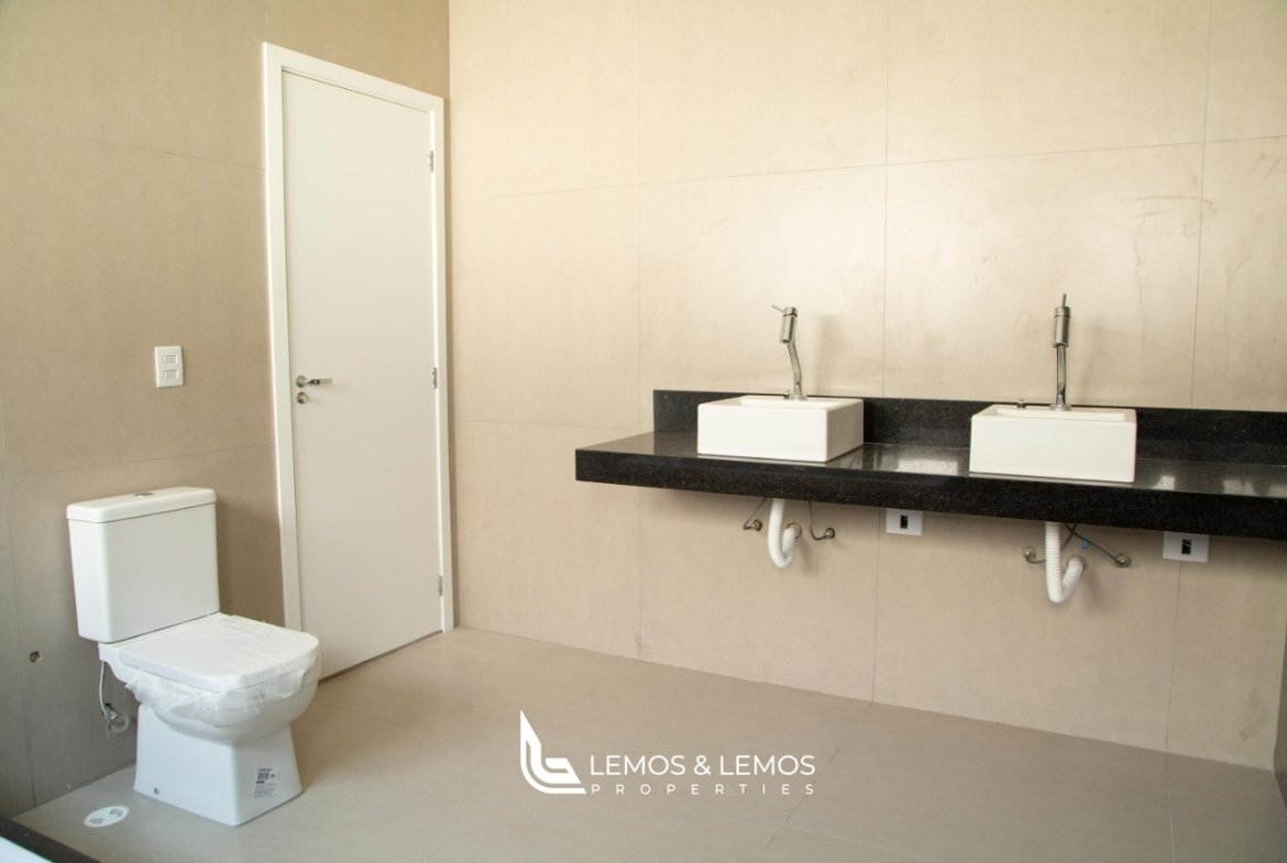 WhatsApp Image 2025-05-08 at 17.30.23