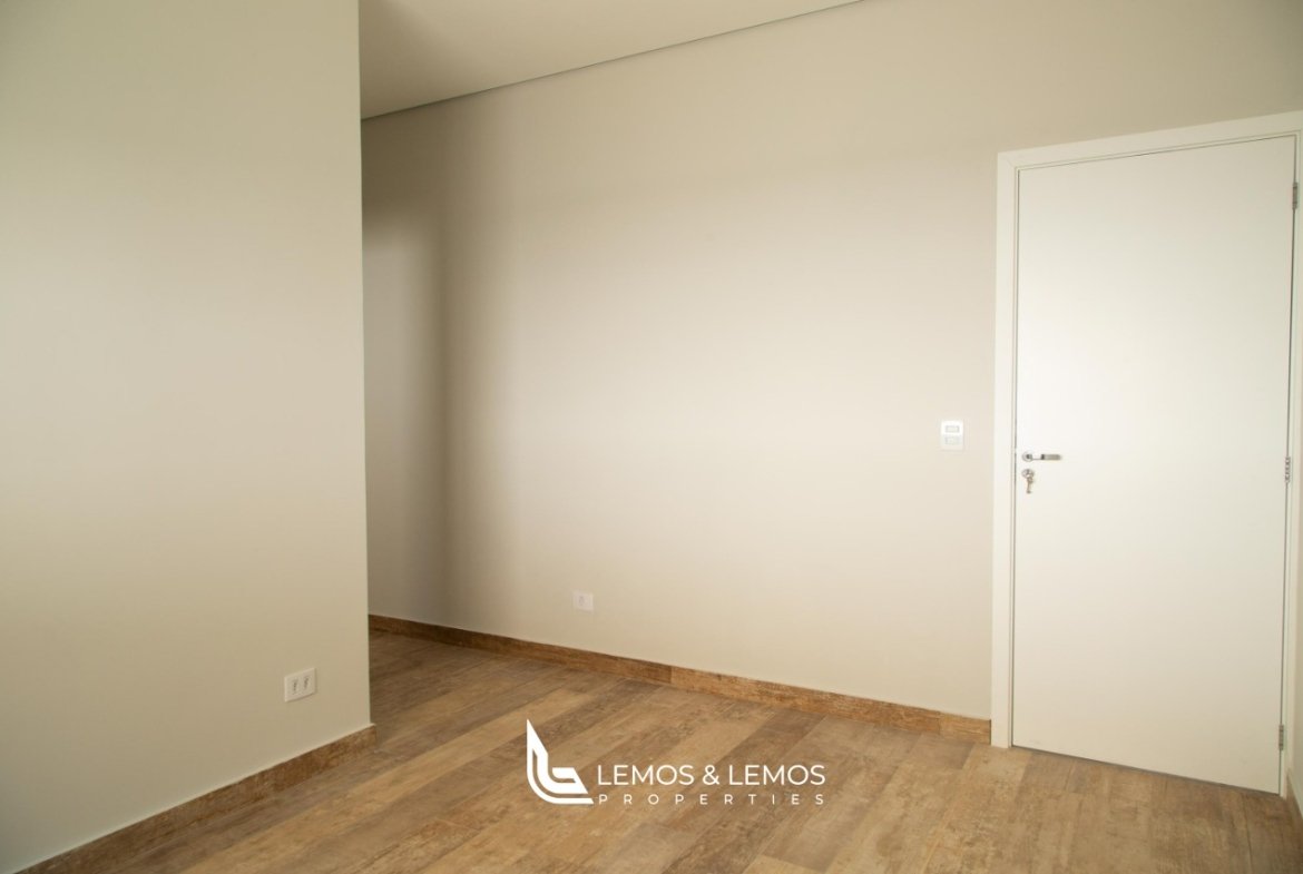 WhatsApp Image 2025-05-08 at 17.30.24 (2)