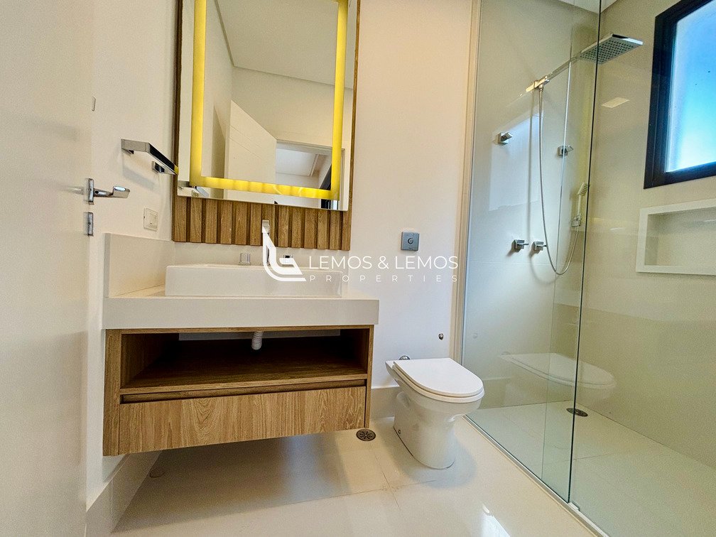 28133EE6-2375-44BC-A85D-65E3E93274B8