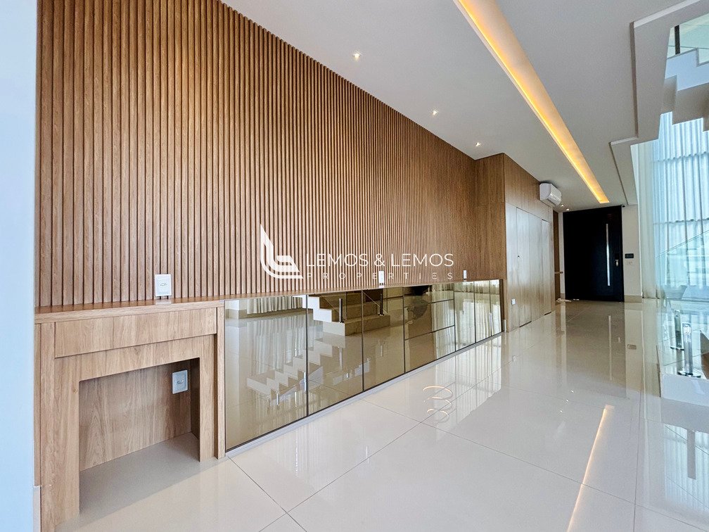 2AD05C9B-DCF3-40D5-8D60-E1120CAEAD05