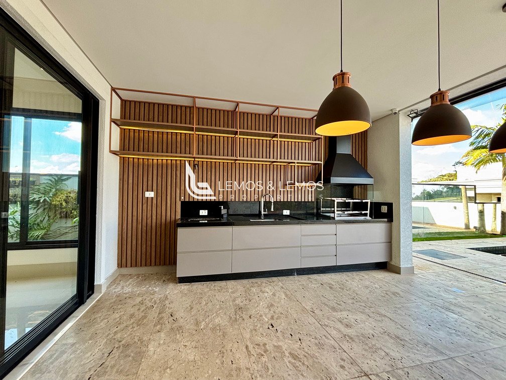 31731B2F-C600-4A8E-8F20-753CCEF3DC82