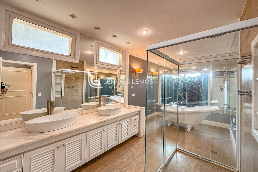 20240903_180326946_iOS